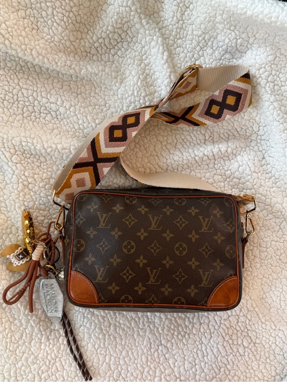 Authentic: Louis Vuitton Trocadero 27 crossbody